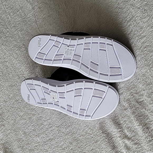 Sandals - Picture 2 of 3